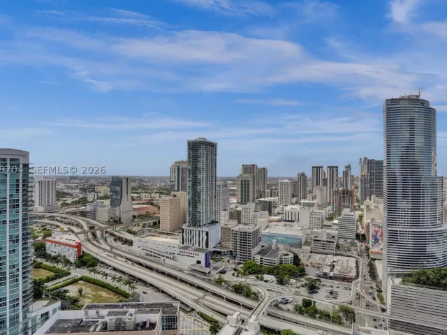 3-bedroom condo for sale in Miami - 31 SE 5th St 4112 - MondialRealty