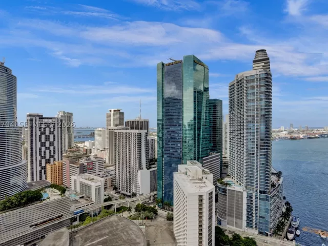 3-bedroom condo for sale in Miami - 31 SE 5th St 4112 - MondialRealty