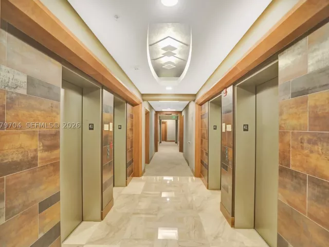 3-bedroom condo for sale in Miami - 31 SE 5th St 4112 - MondialRealty