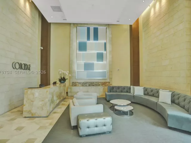 3-bedroom condo for sale in Miami - 31 SE 5th St 4112 - MondialRealty