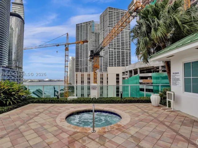 3-bedroom condo for sale in Miami - 31 SE 5th St 4112 - MondialRealty