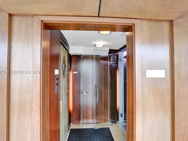 3-bedroom condo for sale in Miami - 31 SE 5th St 4112 - MondialRealty