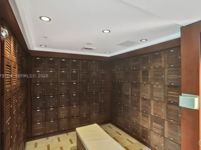 3-bedroom condo for sale in Miami - 31 SE 5th St 4112 - MondialRealty