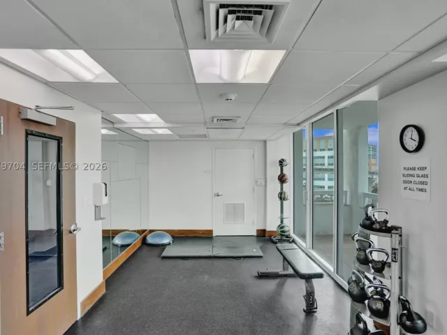 3-bedroom condo for sale in Miami - 31 SE 5th St 4112 - MondialRealty