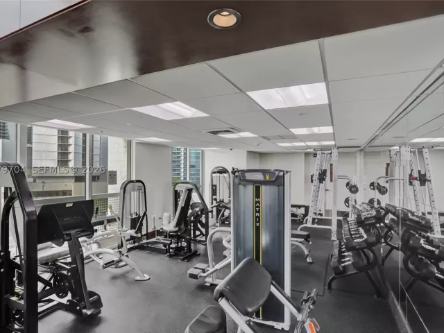 3-bedroom condo for sale in Miami - 31 SE 5th St 4112 - MondialRealty