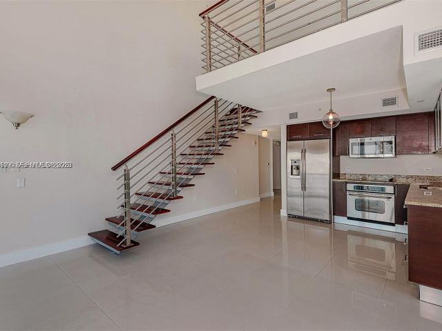 2-bedroom condo for rent in Miami - 41 SE 5th St 2417 - MondialRealty