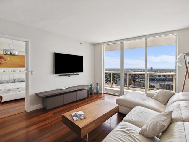 Apartment for rent  Unit #3606 - photo 7500399