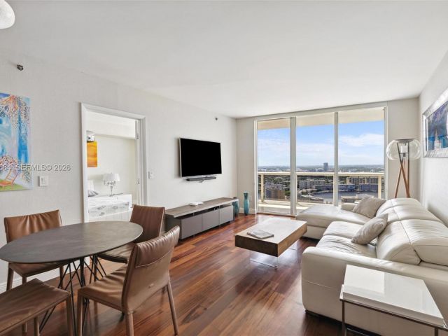 Apartment for rent  Unit #3606 - photo 7500401