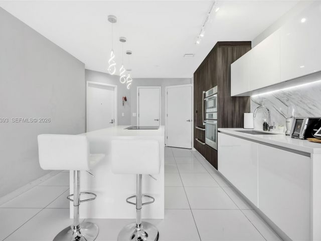 Apartment for rent  Unit #806 - photo 7487863