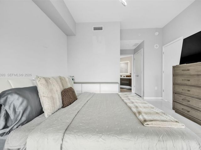 Apartment for rent  Unit #806 - photo 7487867