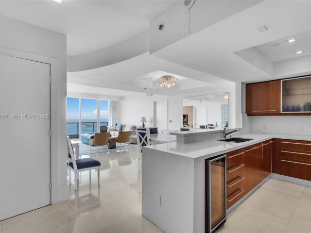 Apartment for sale  Unit #3703 - photo 7511644