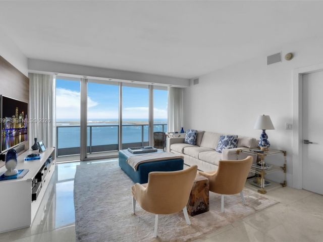 Apartment for sale  Unit #3703 - photo 7511646