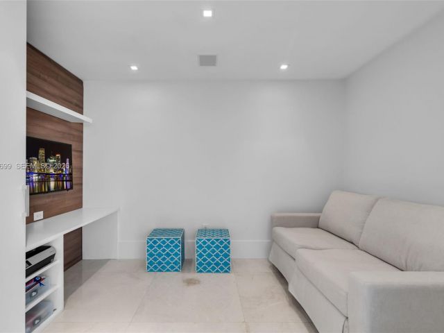 Apartment for sale  Unit #3703 - photo 7511655