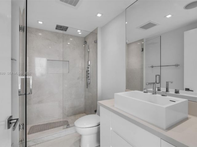 Apartment for sale  Unit #3703 - photo 7511660