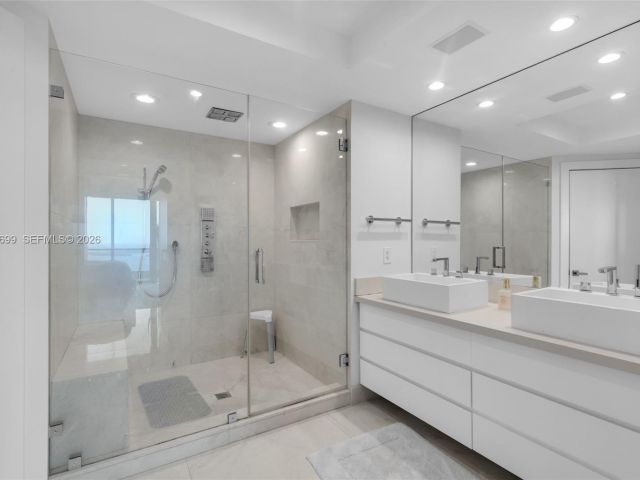 Apartment for sale  Unit #3703 - photo 7511665