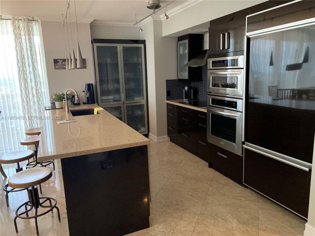 Apartment for rent  Unit #4006 - photo 7499277