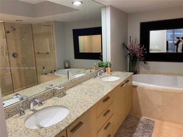 Apartment for rent  Unit #4006 - photo 7499285