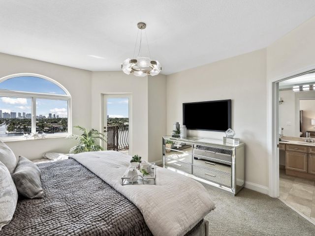 3-bedroom condo for sale in Fort Lauderdale - 100 S Birch Road 906 - MondialRealty