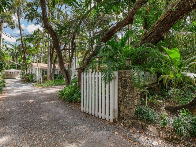 Home for sale at 2925 Seminole St - photo 7464483