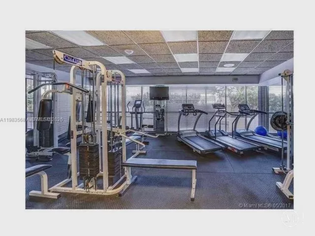 1-bedroom condo for rent in Miami Beach - 2555 Collins Ave 1707 - MondialRealty