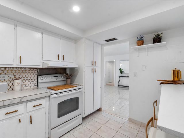 Apartment for rent  Unit #934 - photo 7528507