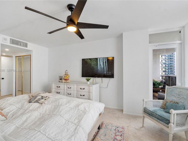 Apartment for rent  Unit #934 - photo 7528516