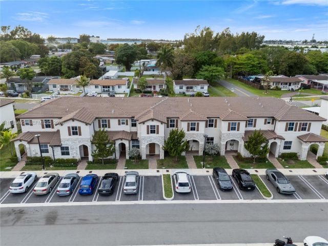 3-bedroom home for rent in Miami - 12258 NW 24th Pl - MondialRealty