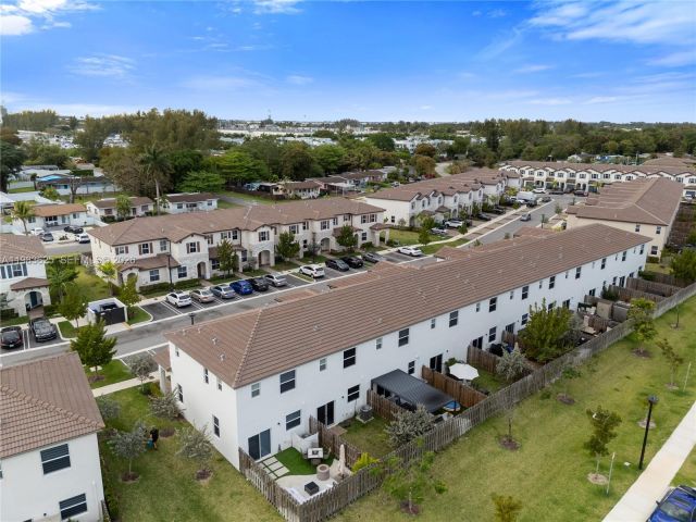 3-bedroom home for rent in Miami - 12258 NW 24th Pl - MondialRealty