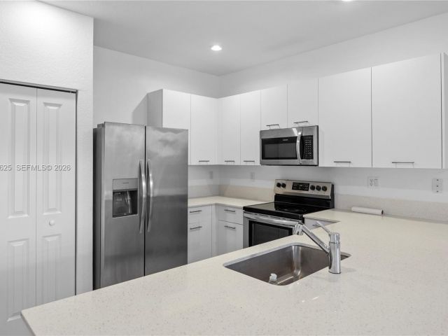 3-bedroom home for rent in Miami - 12258 NW 24th Pl - MondialRealty