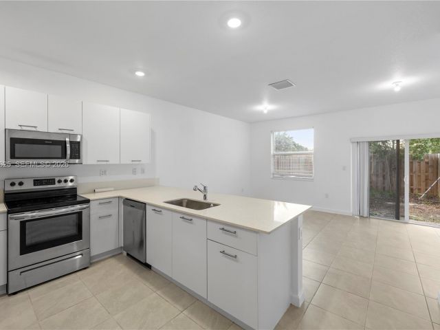 3-bedroom home for rent in Miami - 12258 NW 24th Pl - MondialRealty