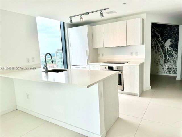 Apartment for sale  Unit #3208 - photo 7494198