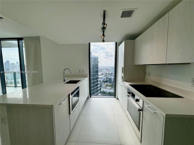 Apartment for sale  Unit #3208 - photo 7494201