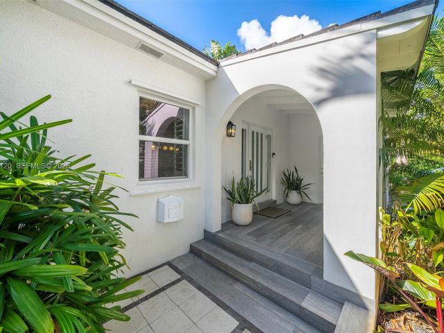 Home for sale at 14 San Sebastian Ave - photo 7525519