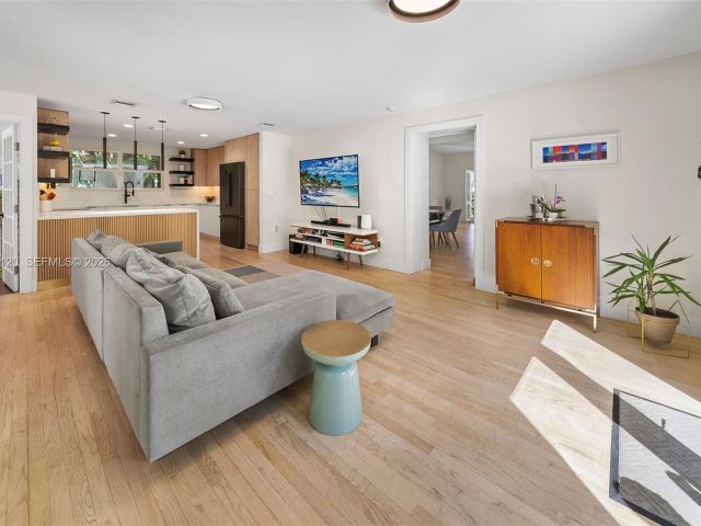 Home for sale at 14 San Sebastian Ave - photo 7525527