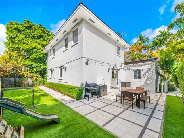 Home for sale at 14 San Sebastian Ave - photo 7525535