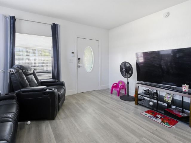 Home for sale at 2142 NW 33rd St - photo 7516975