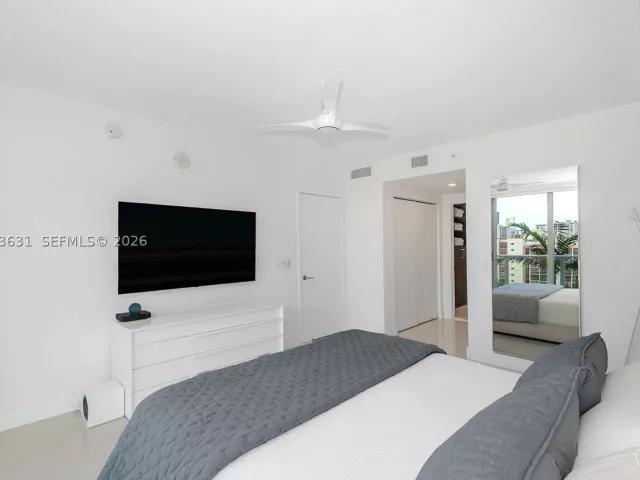 2-bedroom condo for sale in Sunny Isles Beach - 300 Sunny Isles Blvd 4-805 - MondialRealty