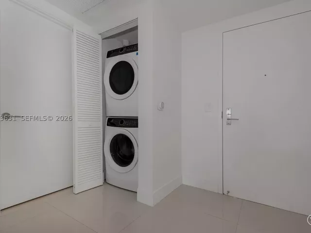 2-bedroom condo for sale in Sunny Isles Beach - 300 Sunny Isles Blvd 4-805 - MondialRealty
