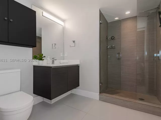 2-bedroom condo for sale in Sunny Isles Beach - 300 Sunny Isles Blvd 4-805 - MondialRealty