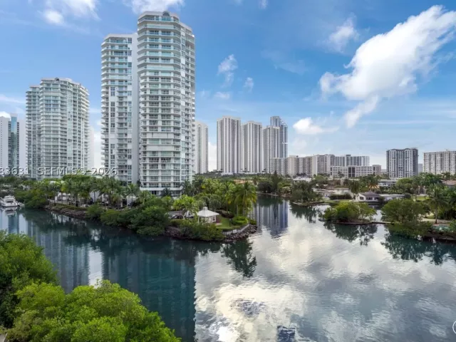 2-bedroom condo for sale in Sunny Isles Beach - 300 Sunny Isles Blvd 4-805 - MondialRealty