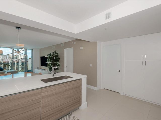 Apartment for sale  Unit #4-805 - photo 7489969