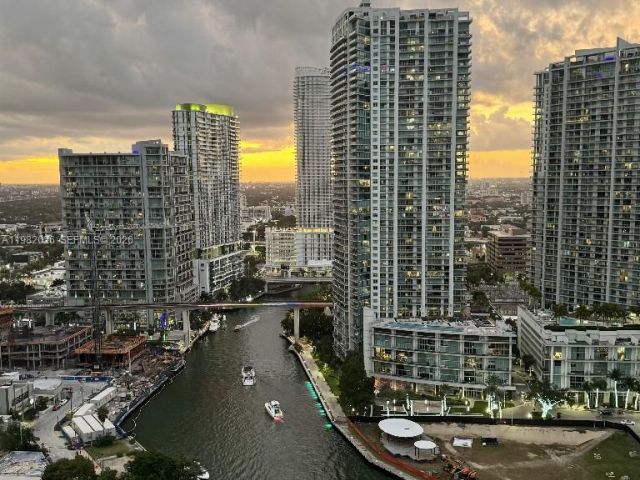 1-bedroom condo for rent in Miami - 31 SE 5th St 3309 - MondialRealty