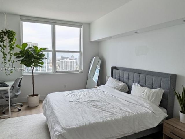 1-bedroom condo for rent in Miami - 31 SE 5th St 3309 - MondialRealty