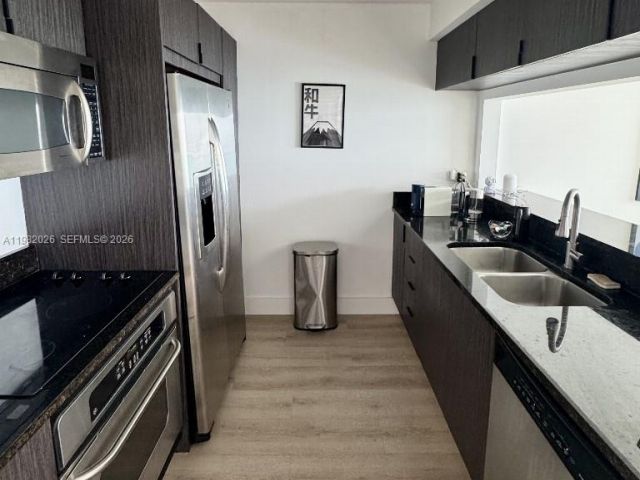 1-bedroom condo for rent in Miami - 31 SE 5th St 3309 - MondialRealty