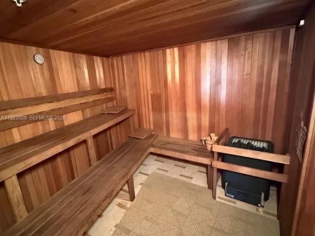 1-bedroom condo for rent in Miami - 31 SE 5th St 3309 - MondialRealty