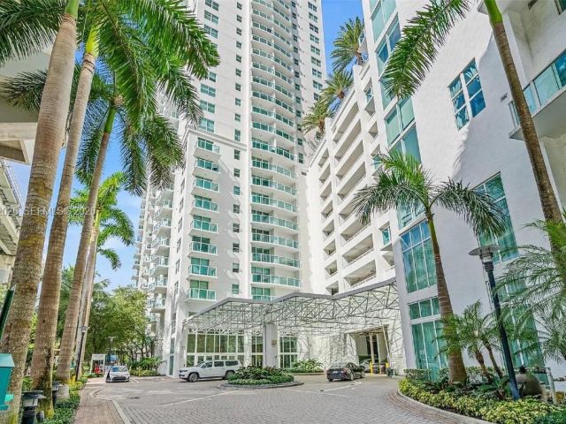 1-bedroom condo for rent in Miami - 31 SE 5th St 3309 - MondialRealty