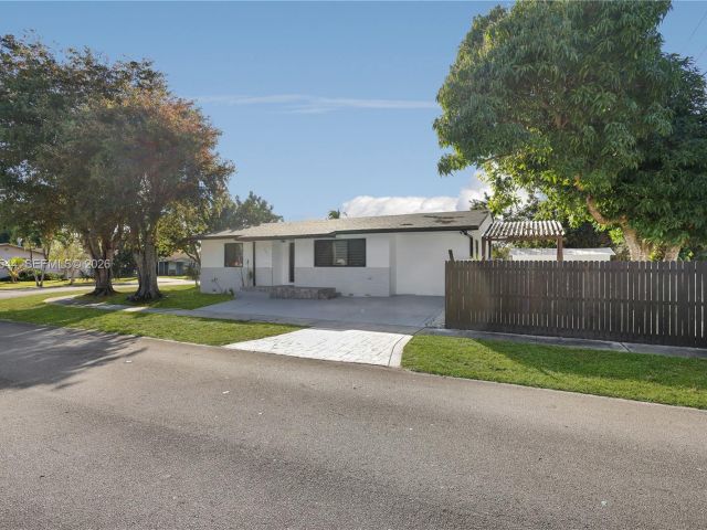 Home for rent at 7501 Raleigh St - photo 7472750