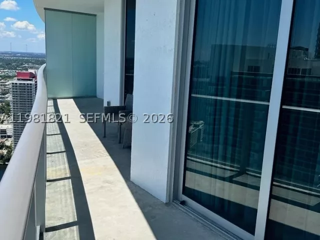 2-bedroom condo for sale in Hollywood - 4111 S Ocean Dr MPH5 - MondialRealty