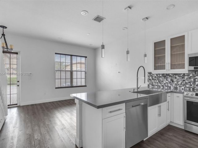 2-bedroom home for rent in Pembroke Pines - 624 SW 147th Ave 624 - MondialRealty