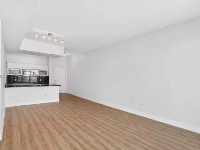 1-bedroom condo for sale in Miami - 950 Brickell Bay Dr 4100 - MondialRealty